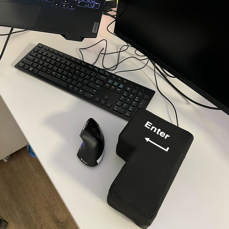 Klawisz ENTER duża antystresowa poduszka USB